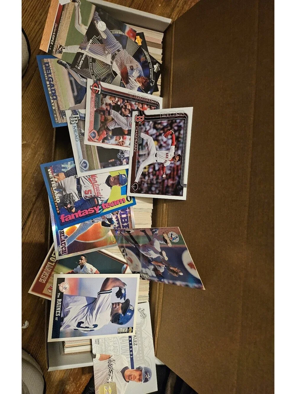 Unsorted Baseball cards -800 count box Random. Commons, Rookies, stars 1988-2026